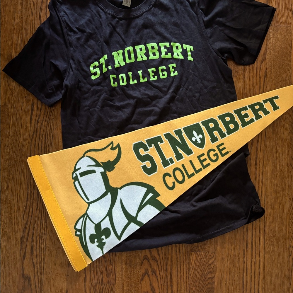 New St Norbert’s College T-shirt with free pennant